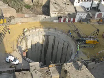 Bauer Egypt secured the buried TBM by constructing a deep shaft and freezing the surrounding soil for safe excavation